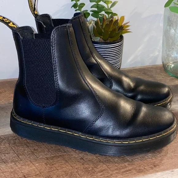 NWOB!! Dr. Martens Black Leather Chukka Boots Size 9 Womens 8 Mens - Picture 1 of 11